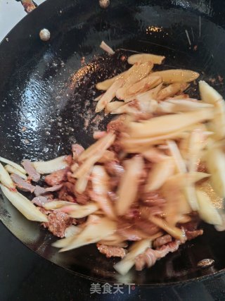 牛肉炒嫩姜的做法步骤：5