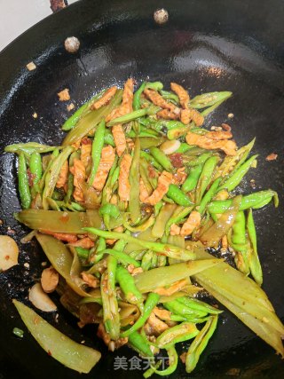 青椒莴笋肉片的做法步骤：2