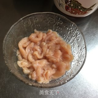 青椒炒鸡胸肉的做法步骤：1