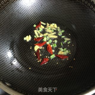 青椒炒鸡胸肉的做法步骤：2