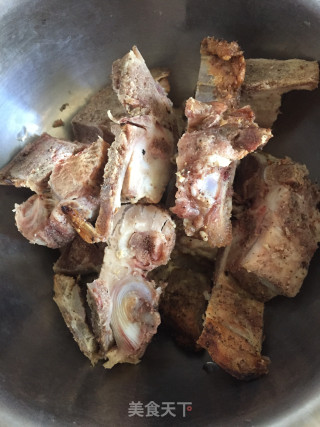 咸烧骨萝卜丝粥的做法步骤：1
