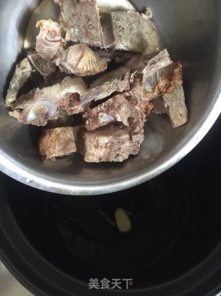 咸烧骨萝卜丝粥的做法步骤：2