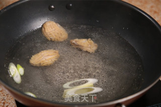 干锅芋头鲍鱼仔的做法步骤：2