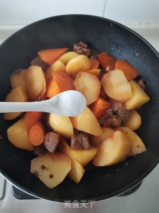 香辣牛肉炖土豆的做法步骤：9