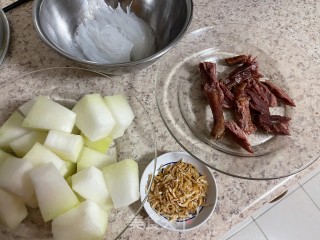 冬瓜腊鸭粉丝煲的做法步骤：1