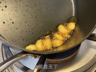 豆酱茄子年糕煲的做法步骤：3