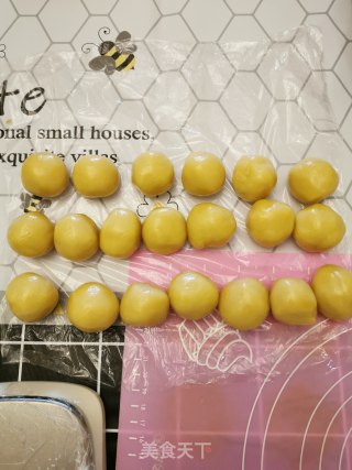 五仁月饼的做法步骤：8