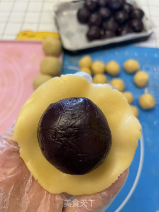 五仁月饼的做法步骤：9