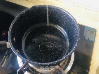 西红柿酱鸡蛋面的做法步骤：1
