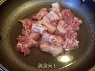 豆角干烧排骨的做法步骤：1
