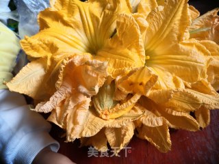 香酥南瓜花（妈妈的味道）的做法步骤：1