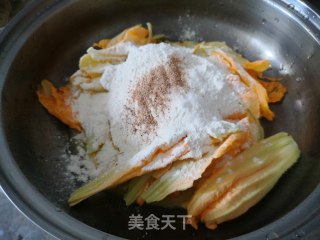 香酥南瓜花（妈妈的味道）的做法步骤：3
