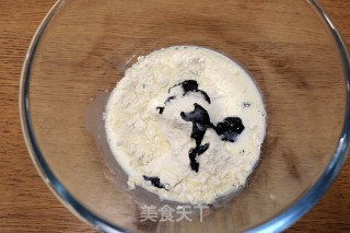 黑芝麻肠仔包的做法步骤：1