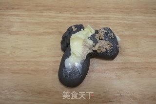 黑芝麻肠仔包的做法步骤：5