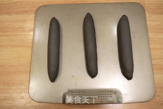 黑芝麻肠仔包的做法步骤：12