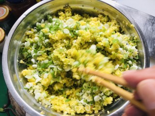 大肉南瓜灌汤包子的做法步骤：2