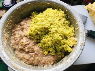 大肉南瓜灌汤包子的做法步骤：6
