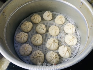 大肉南瓜灌汤包子的做法步骤：11