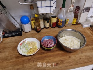 莲菜炒肉丝的做法步骤：1