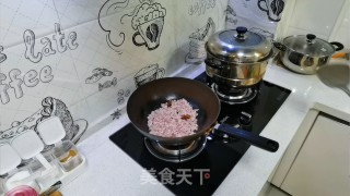 莲菜炒肉丝的做法步骤：3
