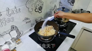 莲菜炒肉丝的做法步骤：10