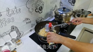 莲菜炒肉丝的做法步骤：11