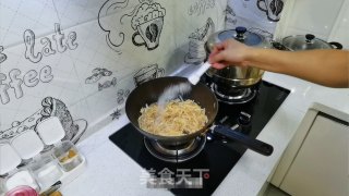 莲菜炒肉丝的做法步骤：13