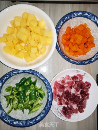 烧烤味土豆肉丁的做法步骤：1