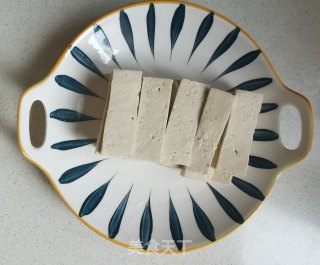 糖醋脆皮豆腐的做法步骤：1