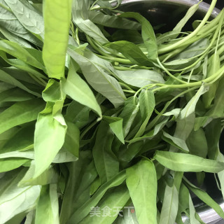 茶油炒空心菜的做法步骤：1