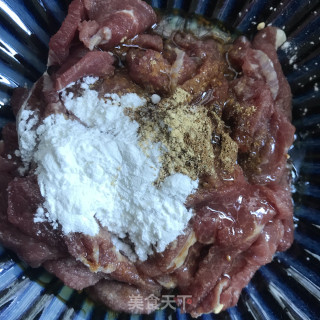 香菜炒牛里脊的做法步骤：4