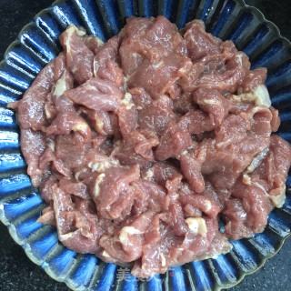 香菜炒牛里脊的做法步骤：5