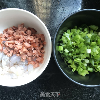 小葱虾仁蛋炒饭的做法步骤：4