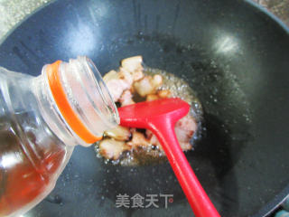 香菇酱五花肉炒莲藕的做法步骤：4