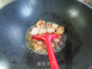 香菇酱五花肉炒莲藕的做法步骤：6