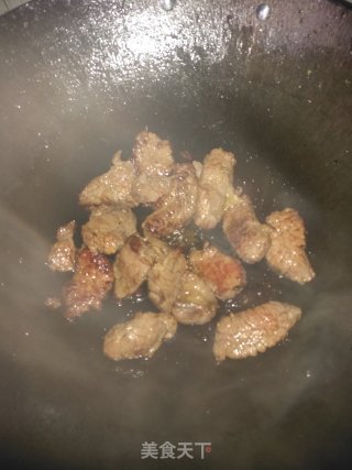 青椒炒牛腩的做法步骤：2