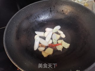 豆泡炖三黄鸡的做法步骤：4