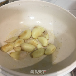 大蒜炒牛肉粒的做法步骤：4