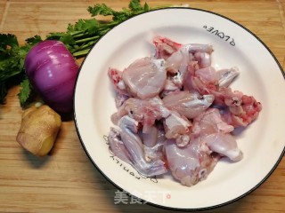 鲜香味美超好吃的酱香牛蛙的做法步骤：1
