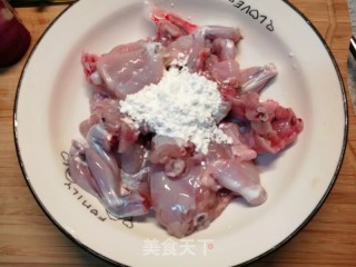 鲜香味美超好吃的酱香牛蛙的做法步骤：2