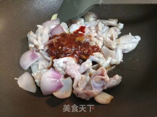 鲜香味美超好吃的酱香牛蛙的做法步骤：6