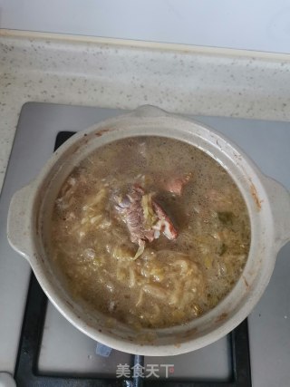 酸菜排骨煲的做法步骤：5