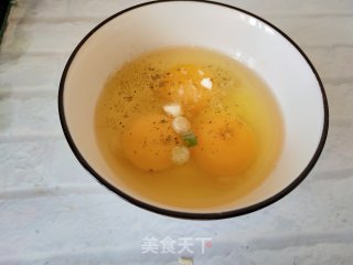 秋葵炒鸡蛋的做法步骤：2