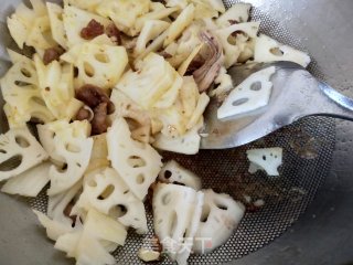 莲藕炒肉片的做法步骤：4