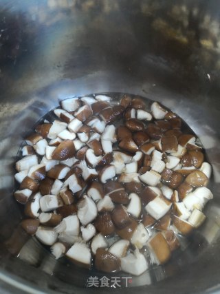 香菇炖土豆的做法步骤：4