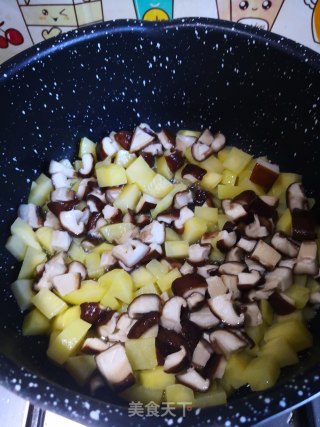 香菇炖土豆的做法步骤：7