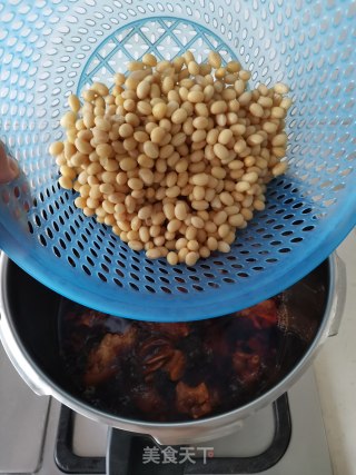 香辣黄豆炖猪蹄的做法步骤：6