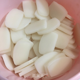 肉丝年糕汤的做法步骤：2