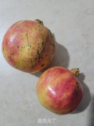 鲜榨石榴汁的做法步骤：1