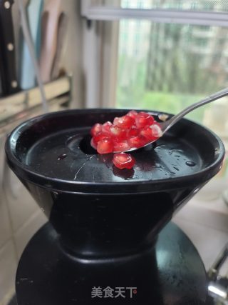 鲜榨石榴汁的做法步骤：3